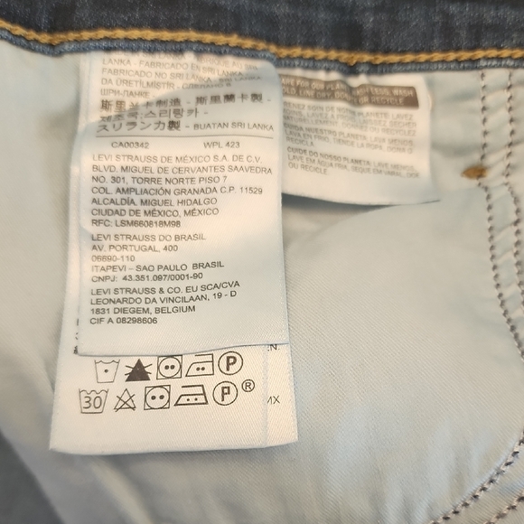 Levi Strauss Women's Blue Jean Shorts - Picture 4 of 4